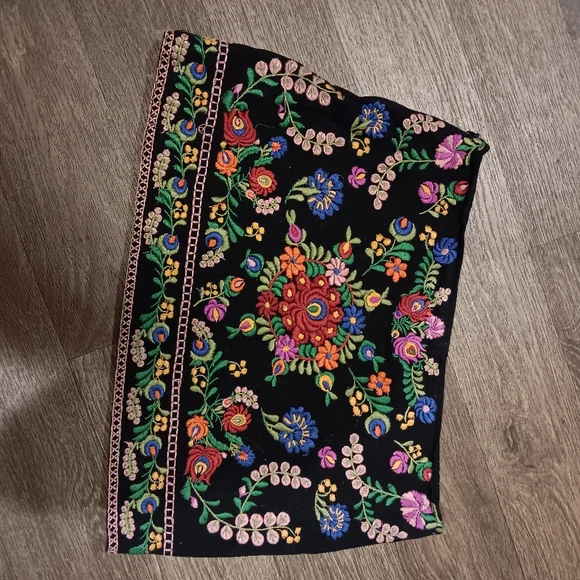 Zara Black Floral Embroidered Mini Skirt - Picture 2 of 4
